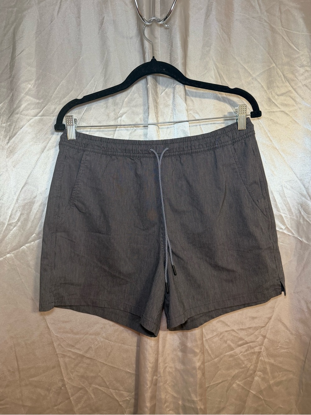 Athleta Men's Charcoal Gray Athletic Drawstring Shorts
